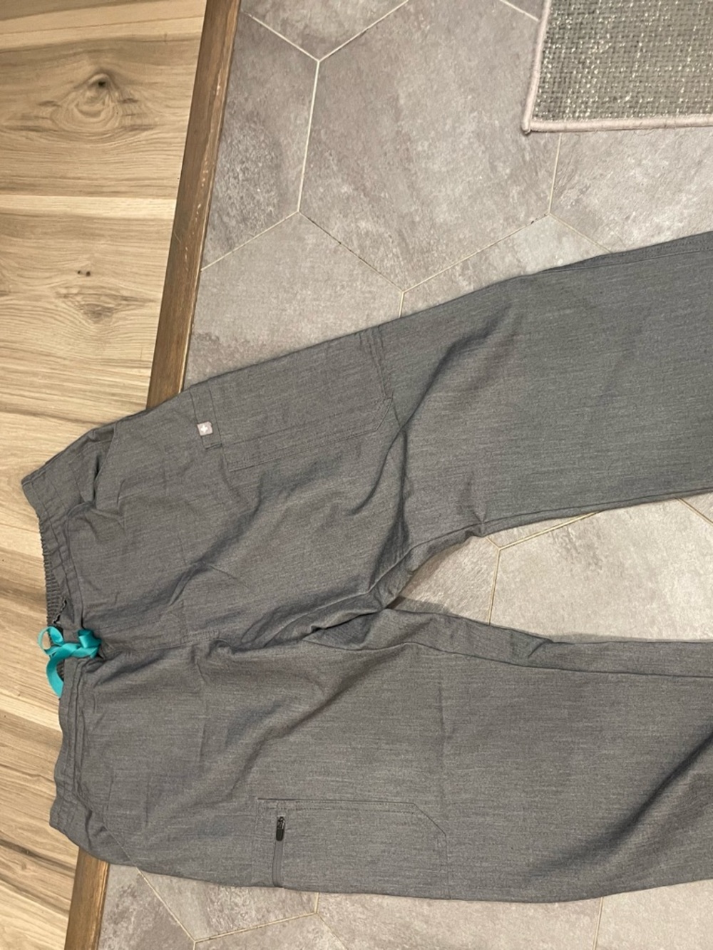 Figs women’s Gray Drawstring Performance Joggers